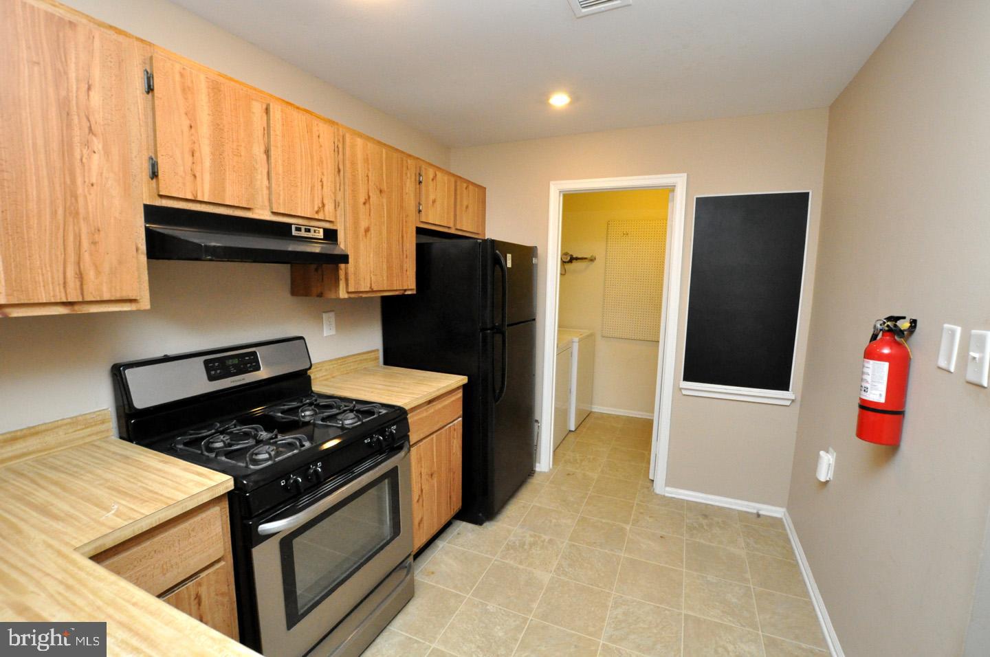 76 Center Lane Mount Laurel, NJ 08054 - Photo 11 of 23 Kitchen with Pantry