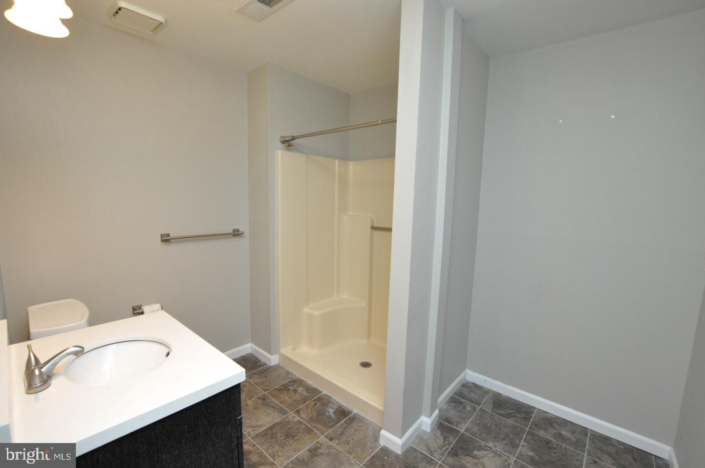 76 Center Lane Mount Laurel, NJ 08054 - Photo 20 of 23 Master bath