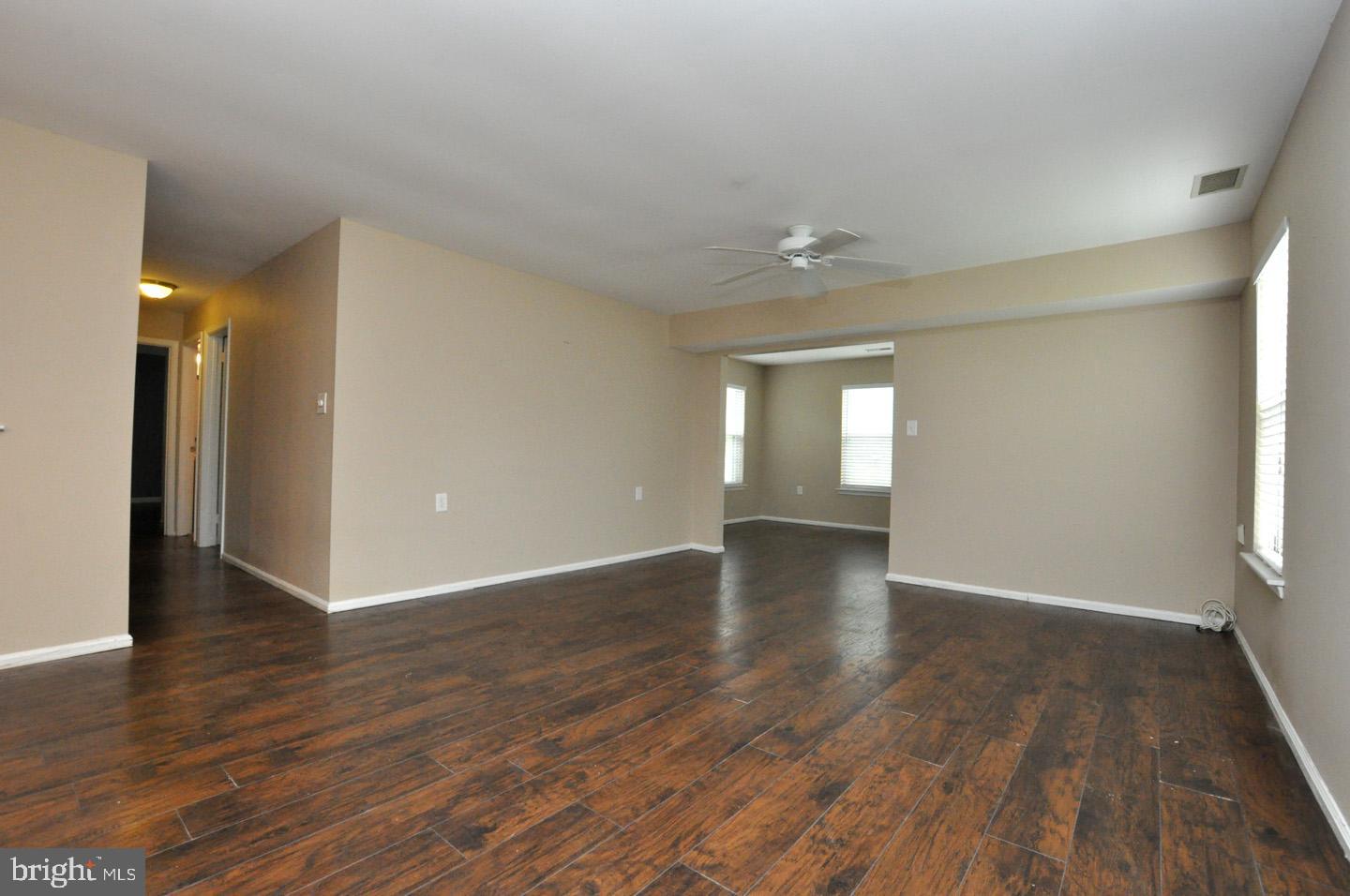 76 Center Lane Mount Laurel, NJ 08054 - Photo 4 of 23 Living room