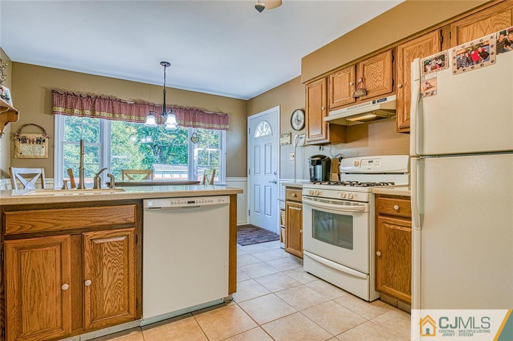 13 Pullman Loop Dayton, NJ 08810 - Photo 4 of 29 Gallery Image 4
