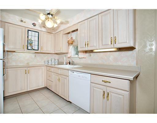 749 Colonial Manor Road North Huntingdon, PA 15642 - Photo 2 of 9 Kitchen.
