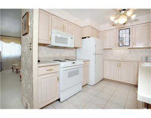 749 Colonial Manor Road North Huntingdon, PA 15642 - Photo 3 of 9 Kitchen.