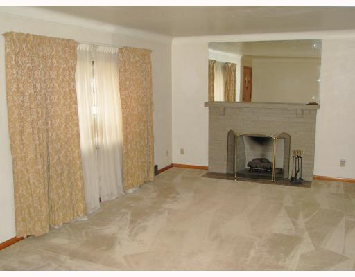 389 Bethel Road North Huntingdon, PA 15642 - Photo 4 of 8 Living Room.