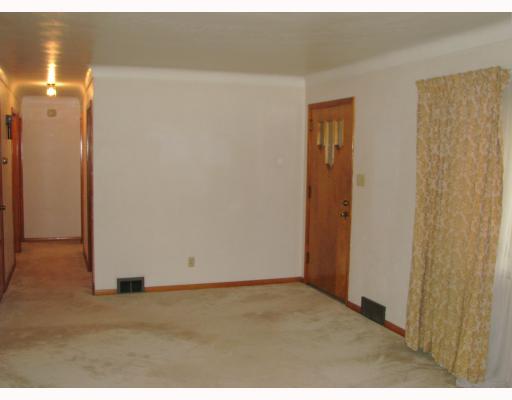 389 Bethel Road North Huntingdon, PA 15642 - Photo 5 of 8 Living Room.
