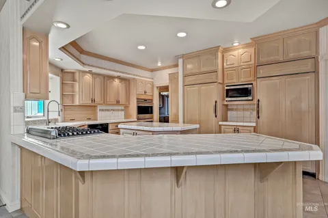 $1,995,000 | 9400 West Pebble Brook Lane, Garden City, ID 83714