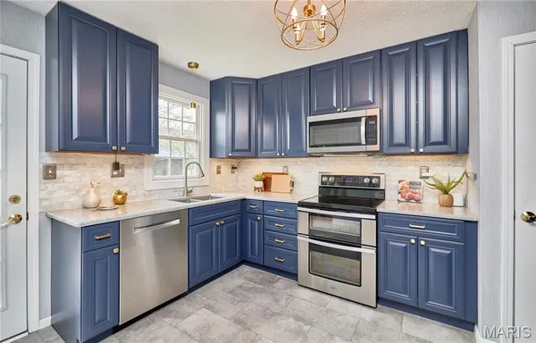 $535,000 | 11900 Grant Place, Des Peres, MO 63131