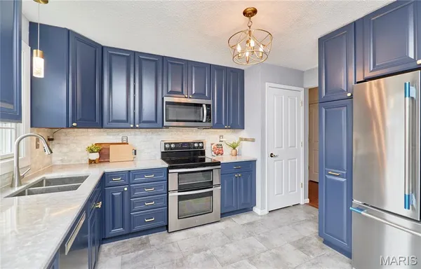 $535,000 | 11900 Grant Place, Des Peres, MO 63131