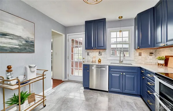 $535,000 | 11900 Grant Place, Des Peres, MO 63131