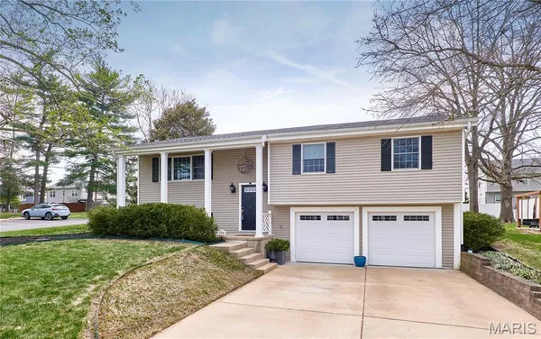 $535,000 | 11900 Grant Place, Des Peres, MO 63131