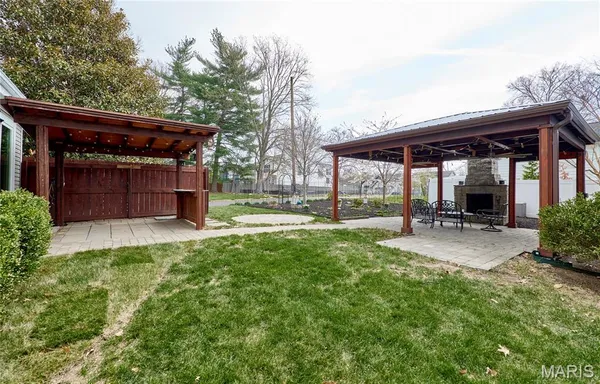 $535,000 | 11900 Grant Place, Des Peres, MO 63131