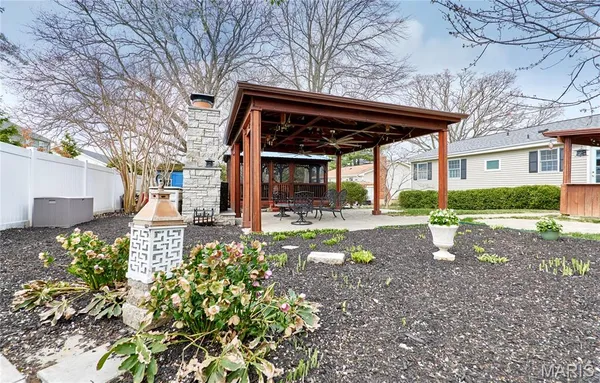 $535,000 | 11900 Grant Place, Des Peres, MO 63131