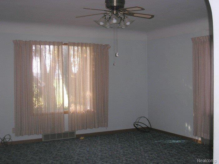 4255 Tobias Road Akron, MI 48701 - Photo 3 of 6 4255 dining room