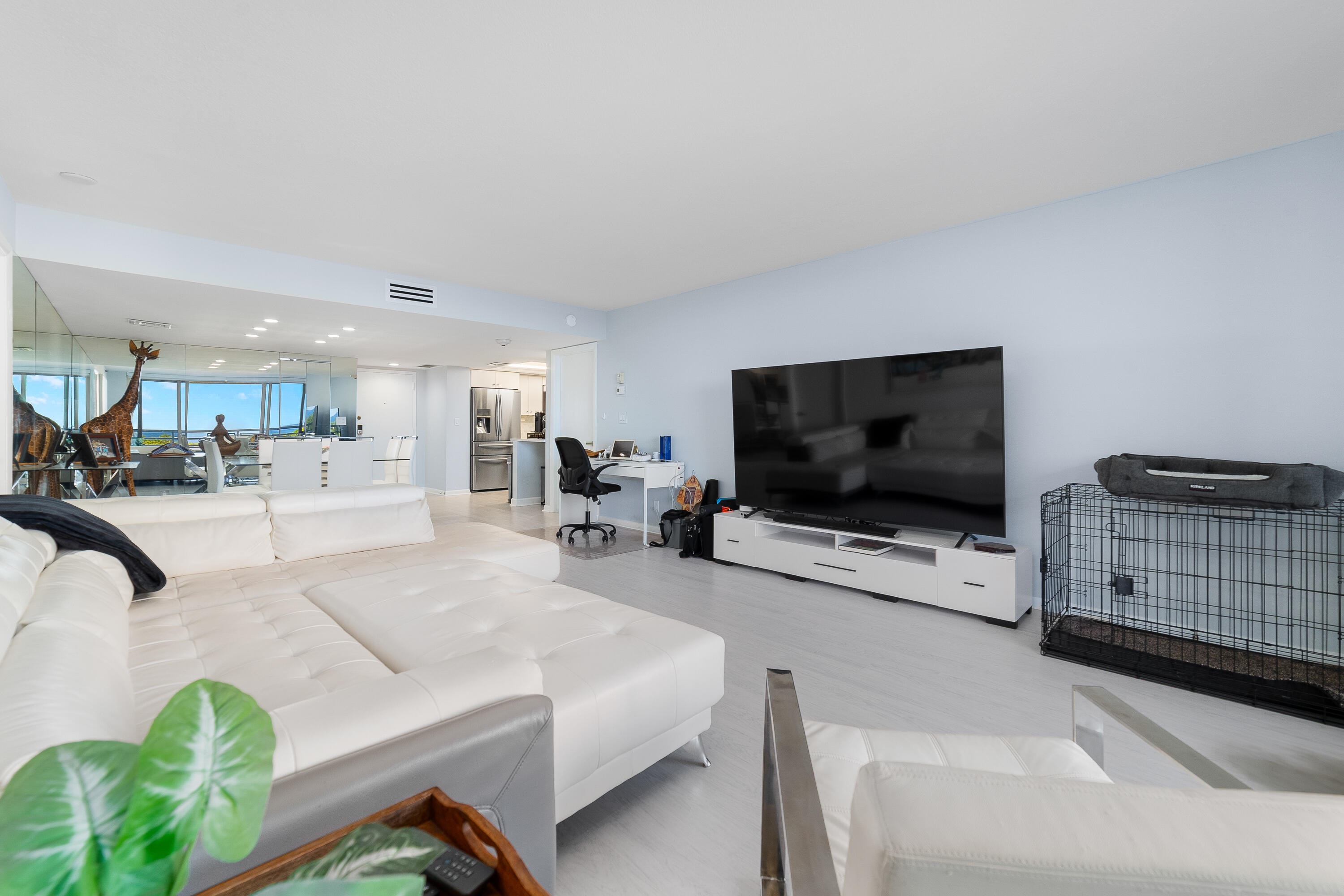 4101 North Ocean Boulevard, Unit 505 Boca Raton, FL 33431 - Photo 7 of 34 Living room