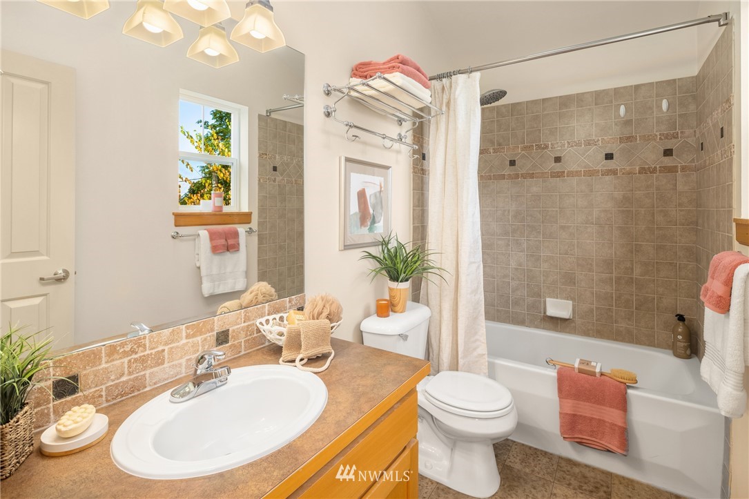 2474 Southwest Webster Street Seattle, WA 98106 - Photo 16 of 35 Gallery Image 16