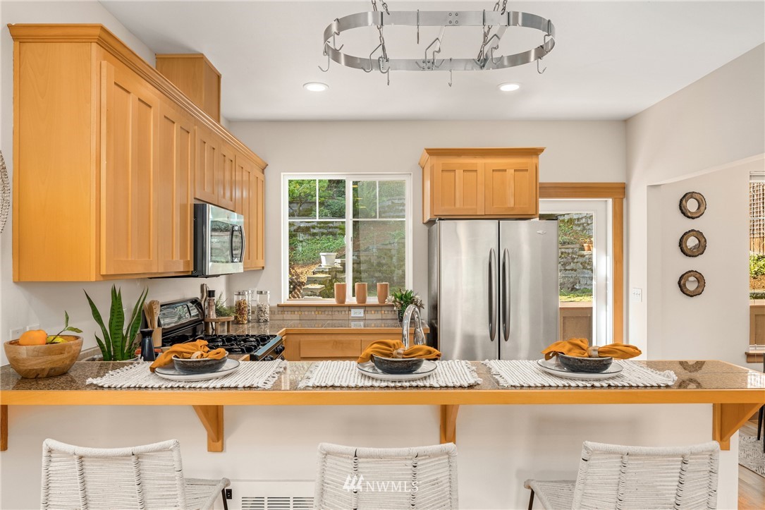2474 Southwest Webster Street Seattle, WA 98106 - Photo 10 of 35 Gallery Image 10