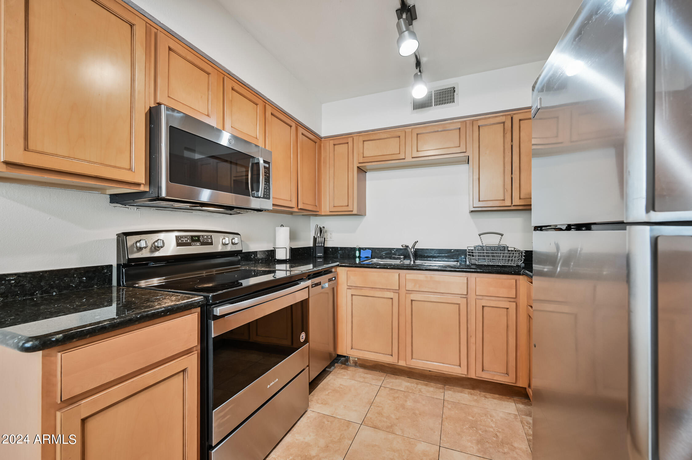 1702 West Tuckey Lane, Unit 230 Phoenix, AZ 85015 - Photo 6 of 19 oxupix-1702WTL230-9