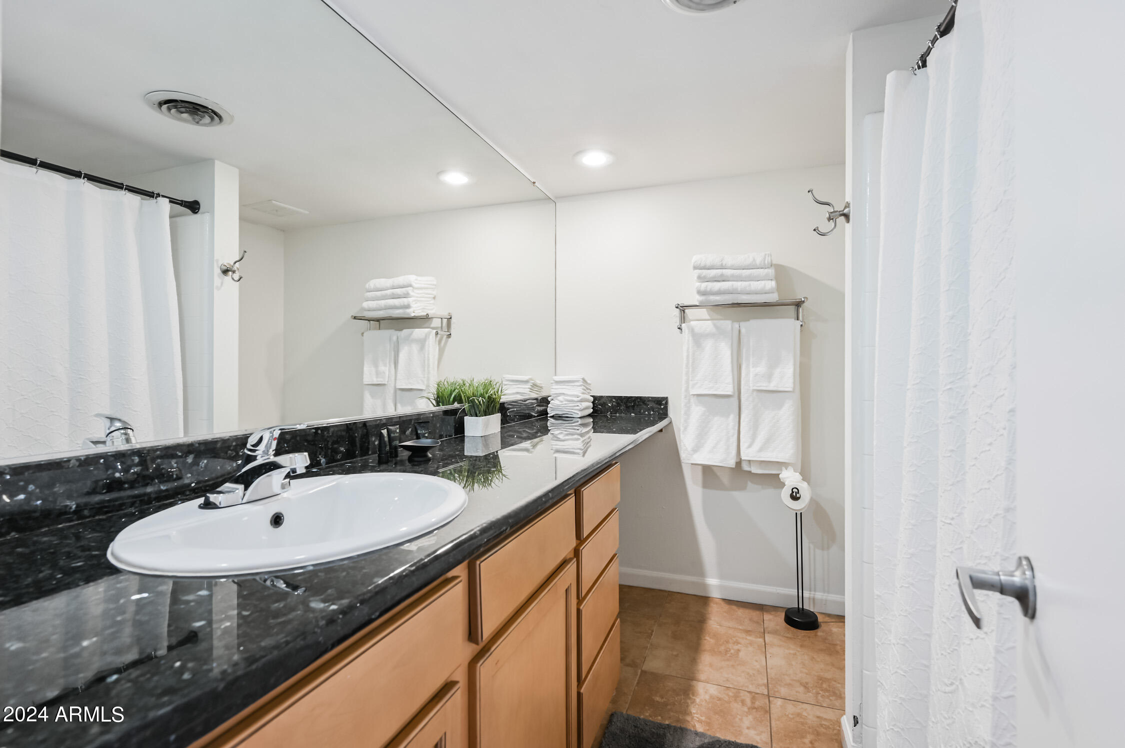 1702 West Tuckey Lane, Unit 230 Phoenix, AZ 85015 - Photo 8 of 19 oxupix-1702WTL230-11