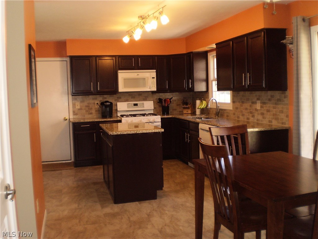 1238 Rae Road Lyndhurst, OH 44124 - Photo 4 of 9