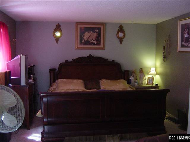 2830 Santa Ana Drive Reno, NV 89502 - Photo 6 of 12 a bedroom with a bed and a lamp on dresser