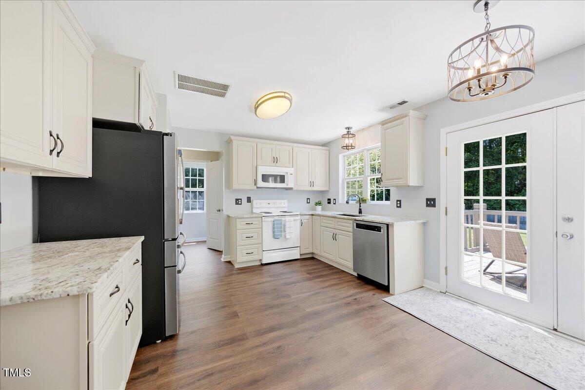 4805 Castle Crest Court Raleigh, NC 27616 - Photo 13 of 29 15-2A1A6394