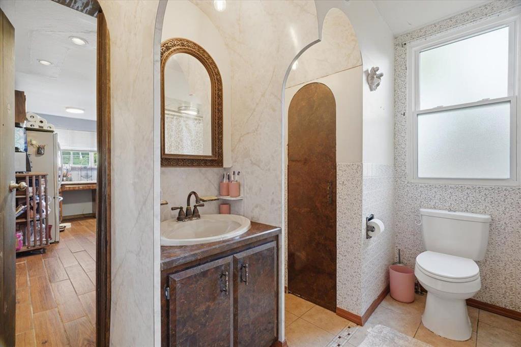 15 Division Street Pittsburgh, PA 15205 - Photo 12 of 44 a bathroom with a toilet a sink and a mirror