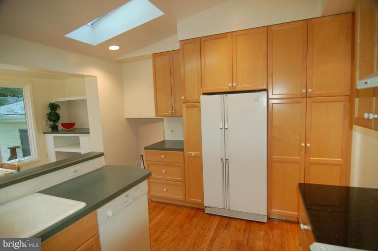 9119 Friars Road Bethesda, MD 20817 - Photo 2 of 22 Kitchen
