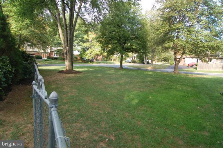 9119 Friars Road Bethesda, MD 20817 - Photo 17 of 22 Garden #2