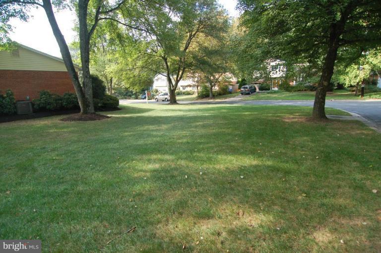 9119 Friars Road Bethesda, MD 20817 - Photo 18 of 22 side yard