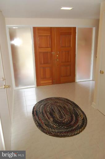9119 Friars Road Bethesda, MD 20817 - Photo 19 of 22 Entrance / Foyer