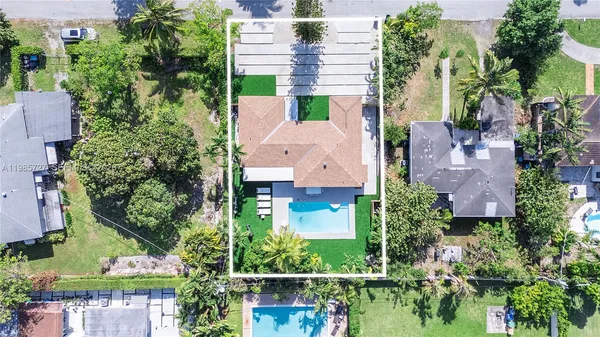 $7,500 | 10801 Peachtree Drive, Miami, FL 33161