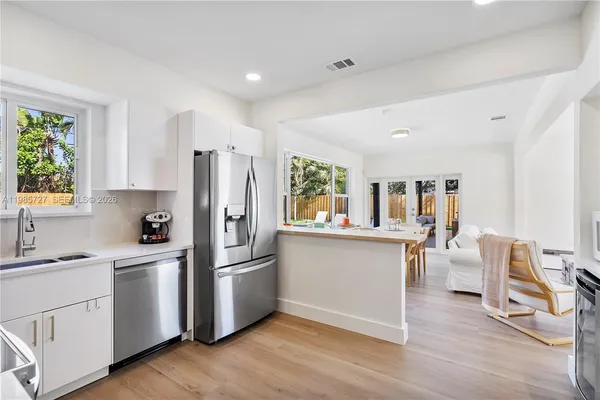 $7,500 | 10801 Peachtree Drive, Miami, FL 33161