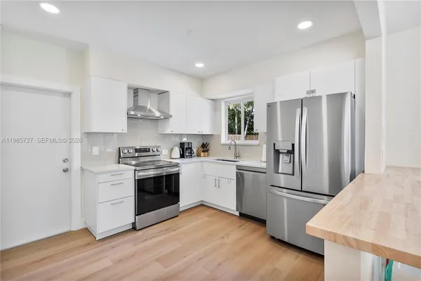 $7,500 | 10801 Peachtree Drive, Miami, FL 33161