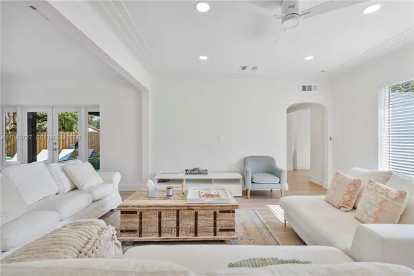 $7,500 | 10801 Peachtree Drive, Miami, FL 33161