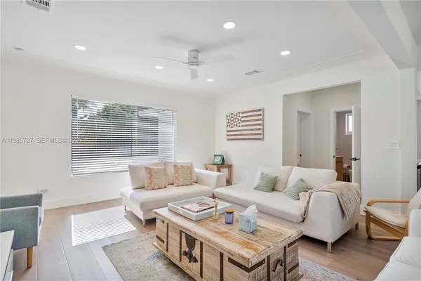 $7,500 | 10801 Peachtree Drive, Miami, FL 33161