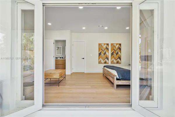 $7,500 | 10801 Peachtree Drive, Miami, FL 33161