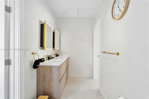 $7,500 | 10801 Peachtree Drive, Miami, FL 33161
