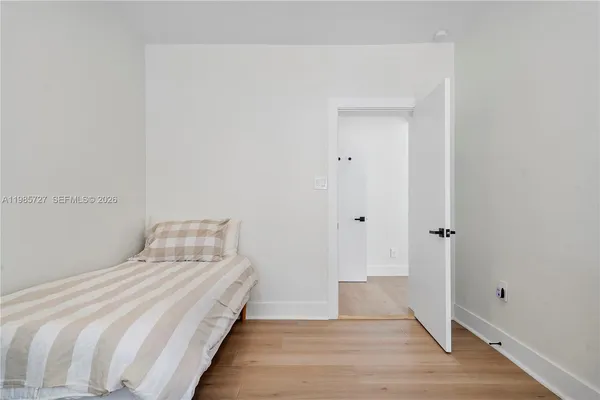 $7,500 | 10801 Peachtree Drive, Miami, FL 33161