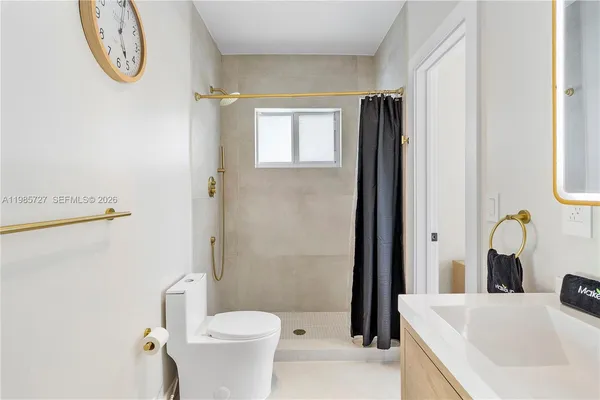 $7,500 | 10801 Peachtree Drive, Miami, FL 33161