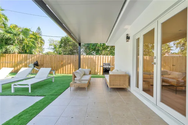 $7,500 | 10801 Peachtree Drive, Miami, FL 33161