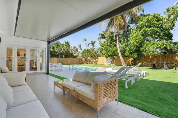 $7,500 | 10801 Peachtree Drive, Miami, FL 33161