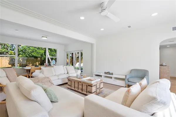 $7,500 | 10801 Peachtree Drive, Miami, FL 33161