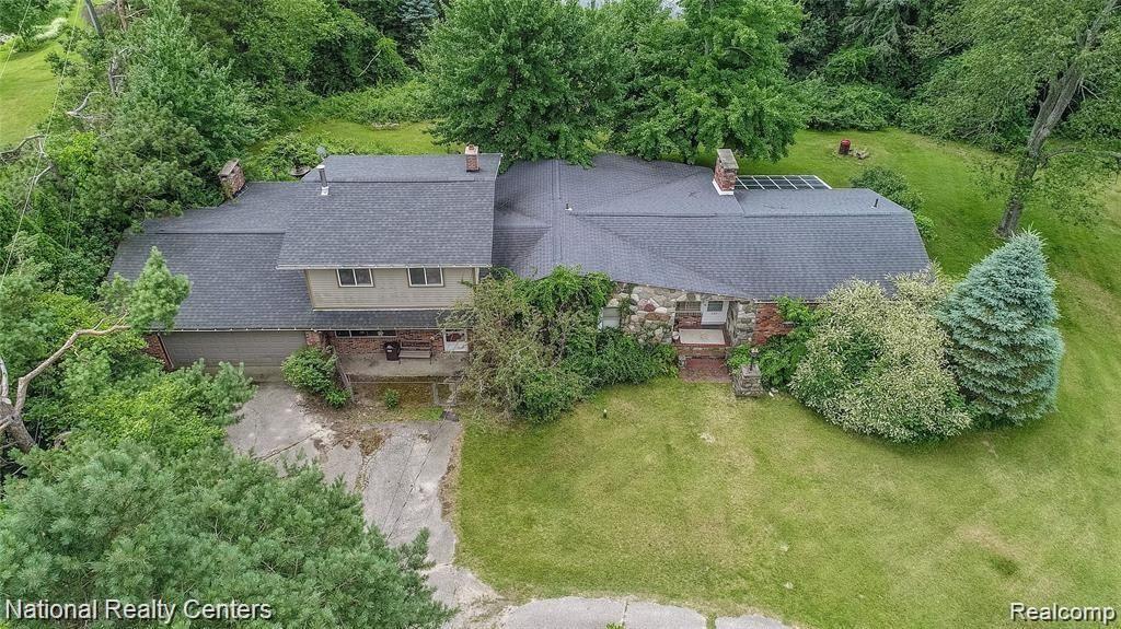 355 Ridgemont Road Oxford, MI 48370 - Photo 5 of 29 Stunning property with a variety of trees.