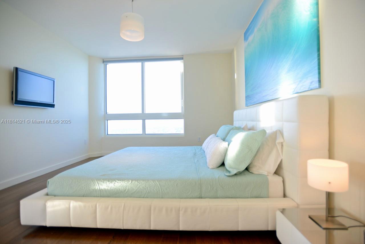 6365 Collins Avenue, Unit 3908 Miami Beach, FL 33141 - Photo 10 of 17 a bedroom with a bed and window