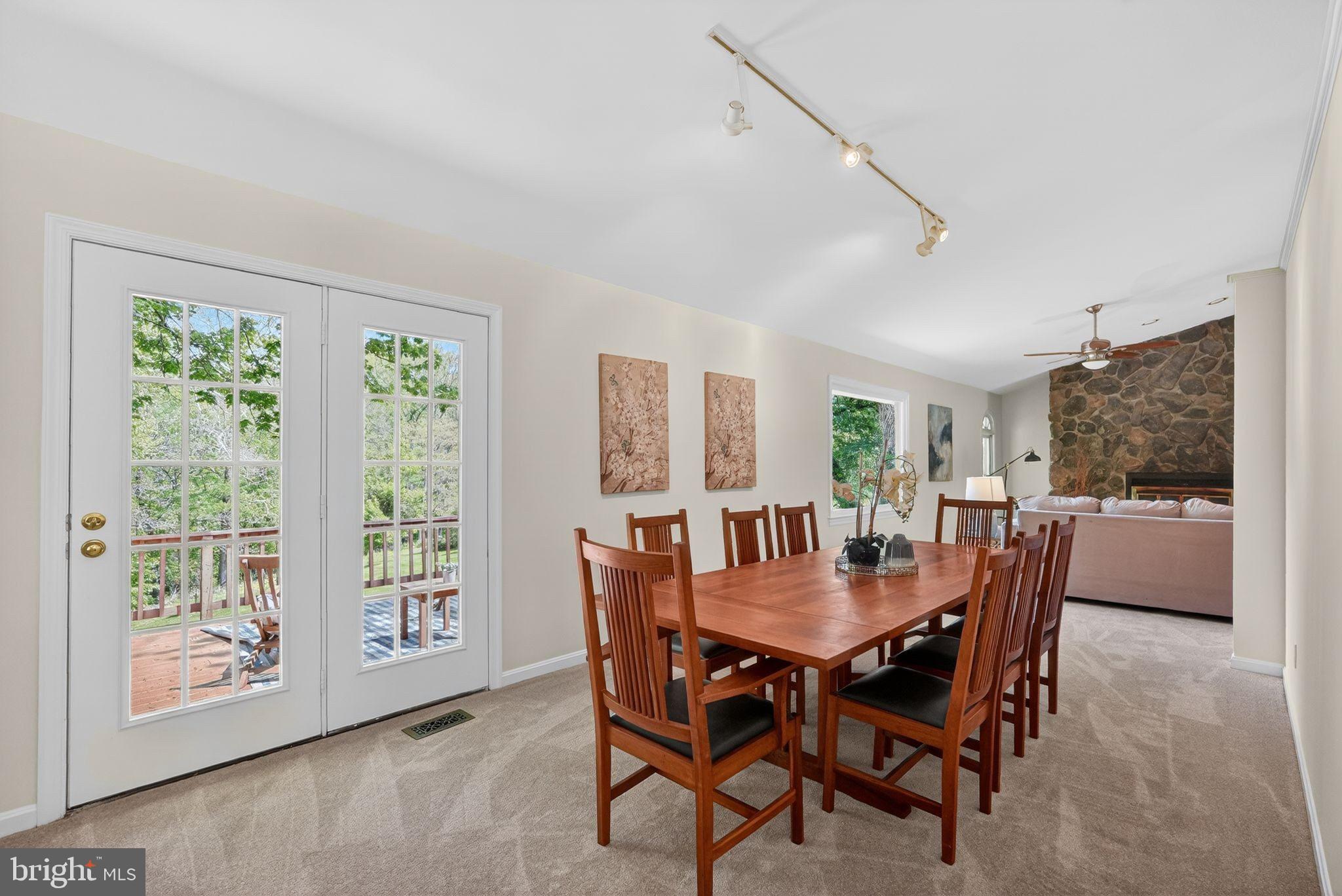 13821 Esworthy Road Darnestown, MD 20874 - Photo 9 of 98 a dining room with furniture and window