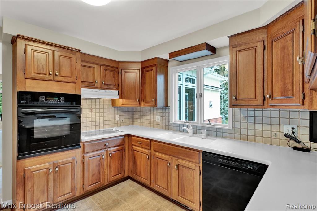 749 Leinster Road Rochester Hills, MI 48309 - Photo 10 of 42