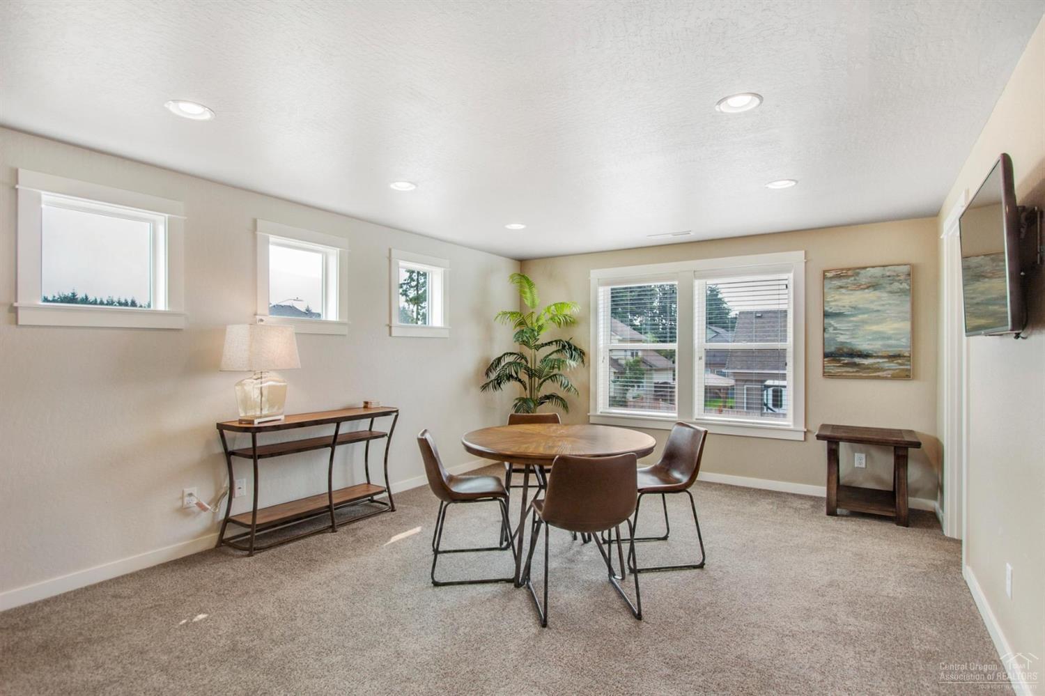 3517 Southwest Antelope Court Redmond, OR 97756 - Photo 12 of 24 Additional Photo