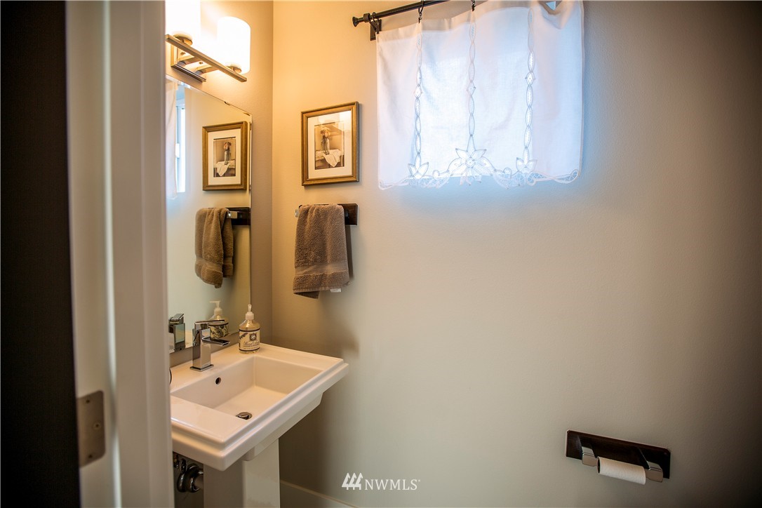 18009 33rd Drive Southeast Bothell, WA 98012 - Photo 8 of 16 Gallery Image 8