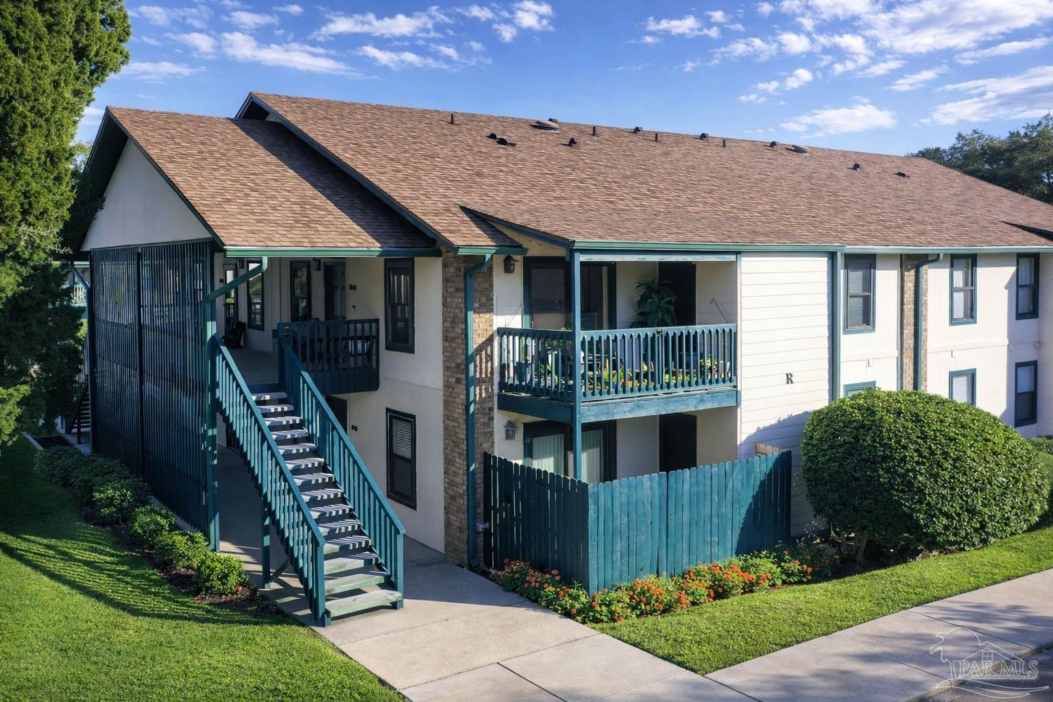 2299 Scenic Highway, Unit R10 Pensacola, FL 32503 - Photo 2 of 31 a front view of house with yard and outdoor seating