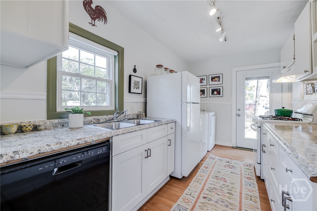 2130 Hanson Street Savannah, GA 31404 - Photo 12 of 31