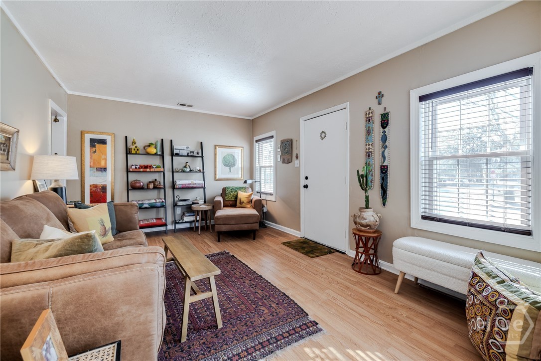 2130 Hanson Street Savannah, GA 31404 - Photo 2 of 31